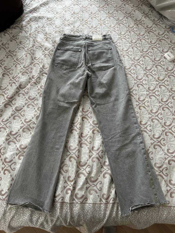 Джинсы от бренда zara
