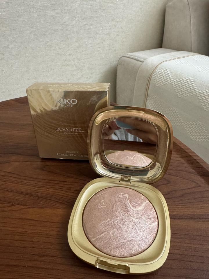 Хайлайтер ocean feel от KIKO в оттенке 02 virtuous golden rose
