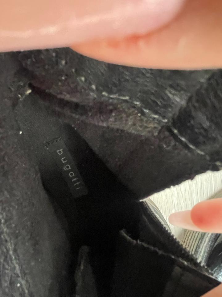 Классные ботинки bugatti