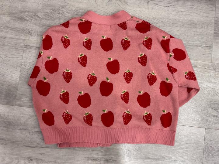 Джемпер с клубникой