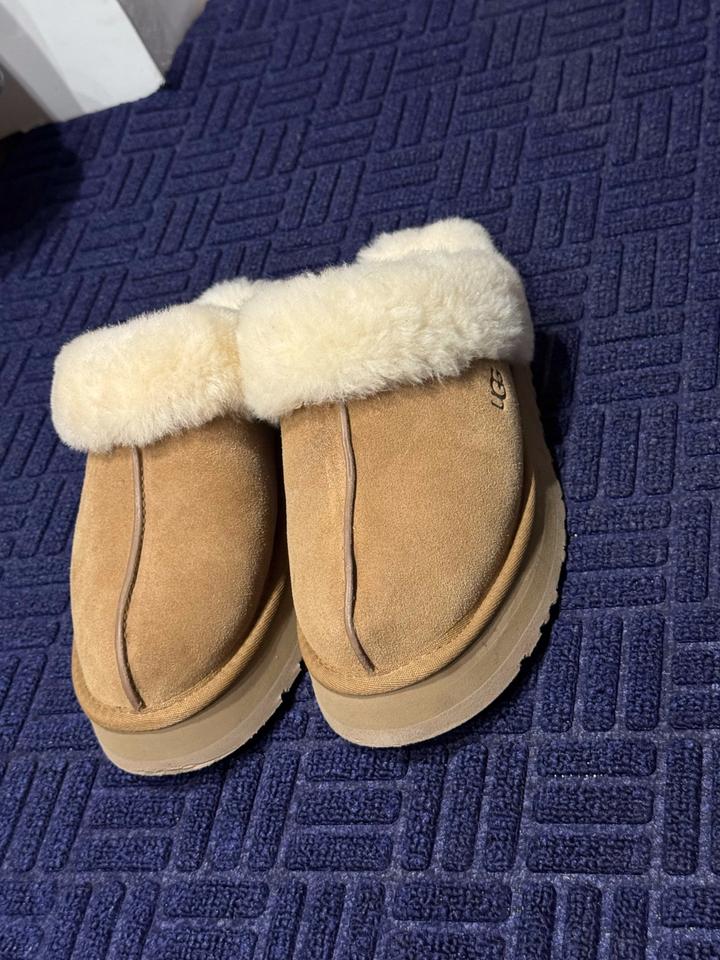UGG