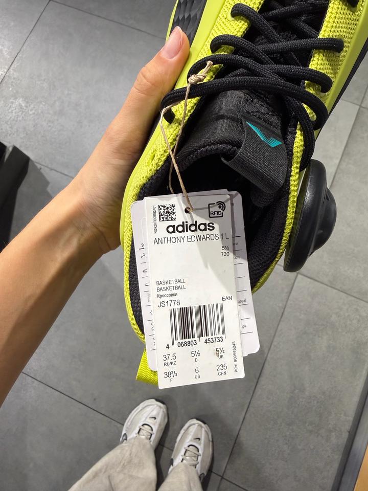 Кроссовки adidas