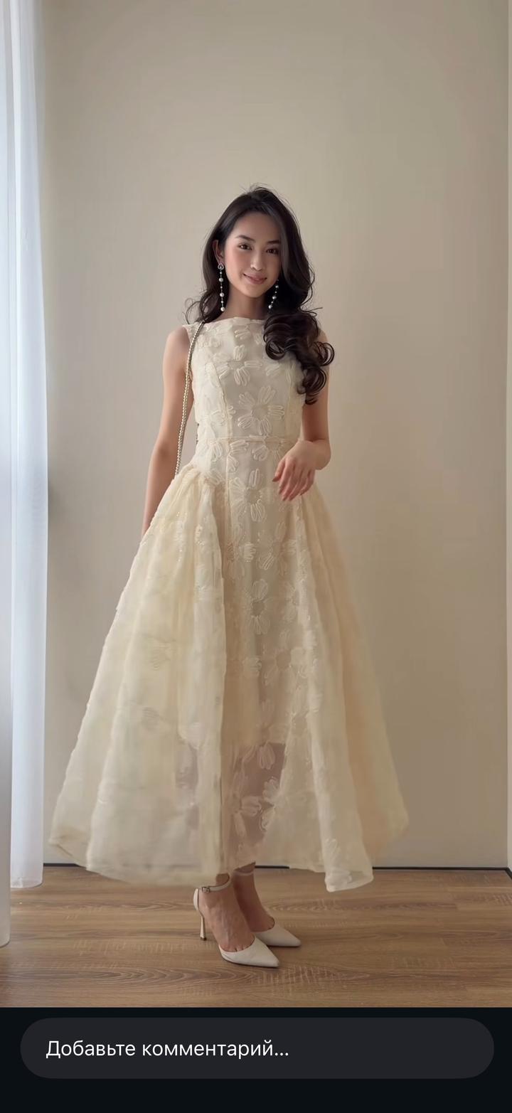 Бежевое платье