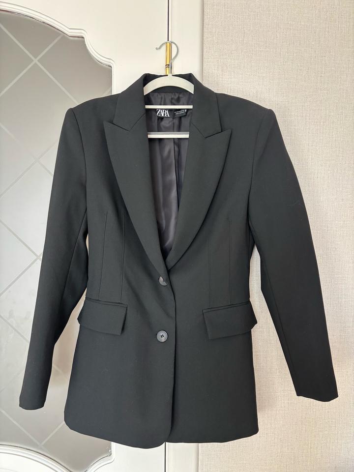 Пиджак приталенный черный