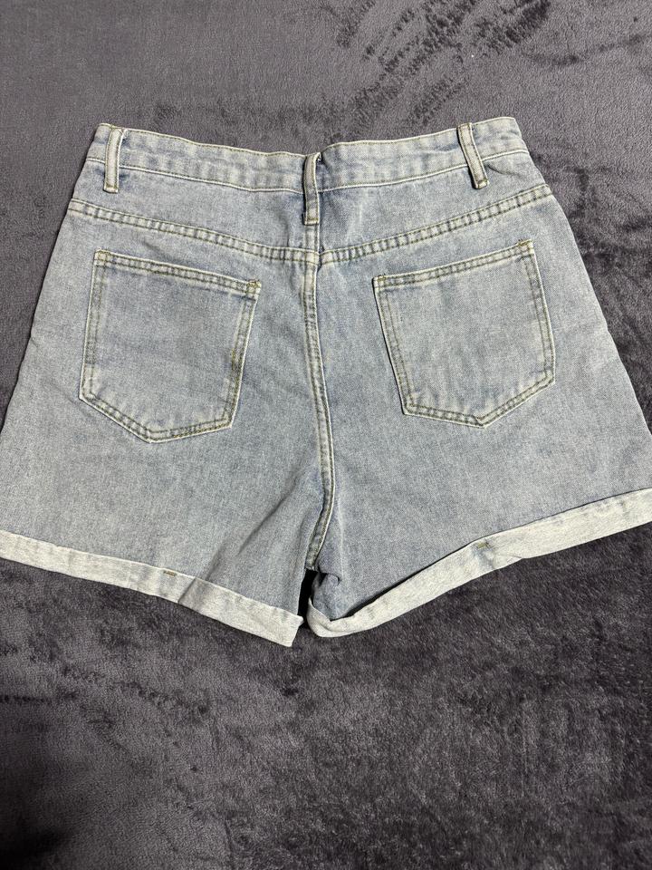 Джинсовые шорты