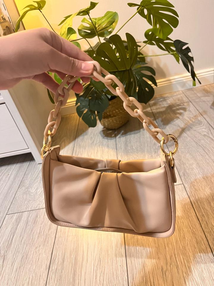 маленькая сумочка бежевая