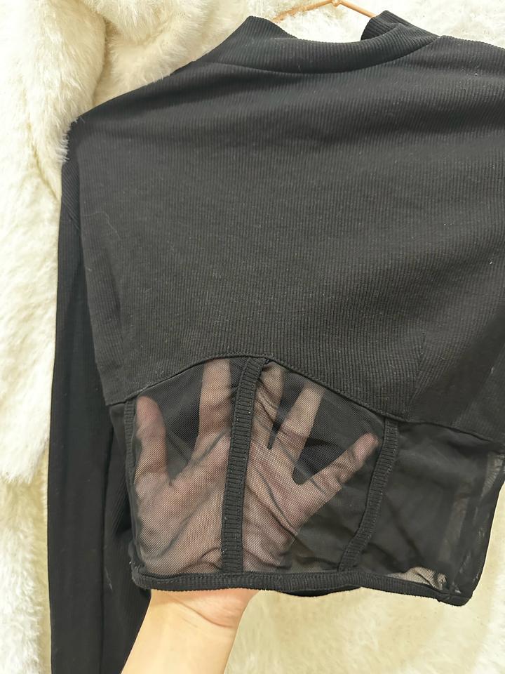 Топ с длинными рукавами