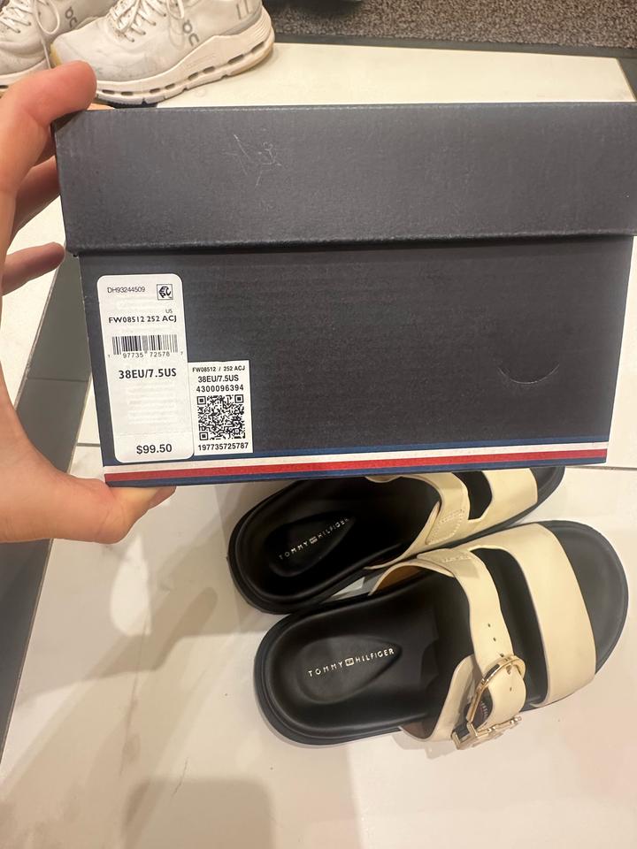 Шлепанцы-слайды Tommy Hilfiger