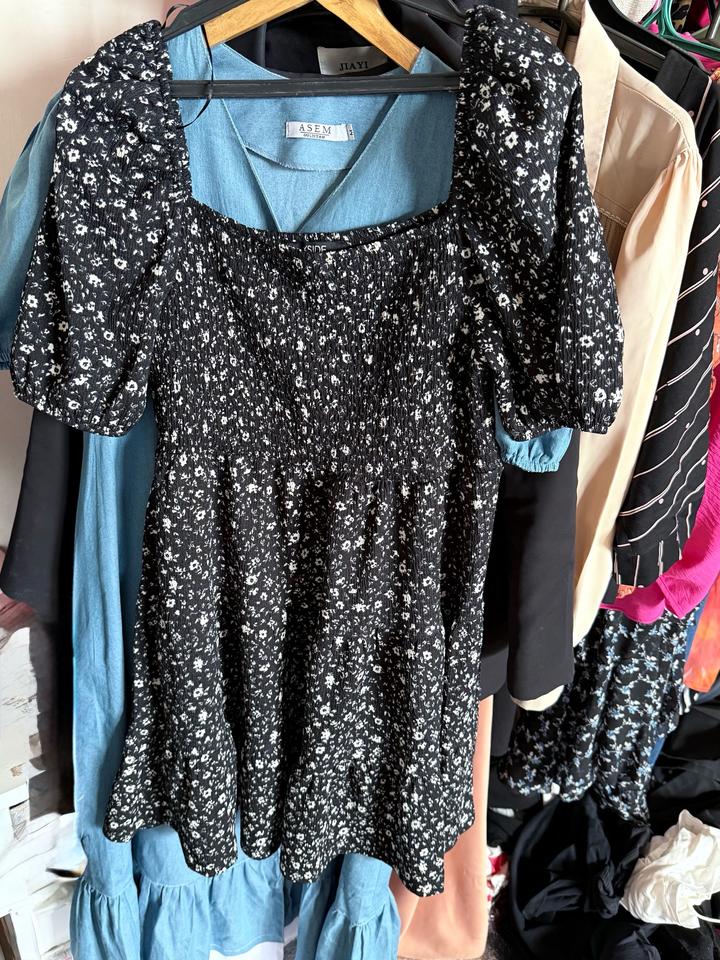 Чёрное платье с белым принтом от ZARA