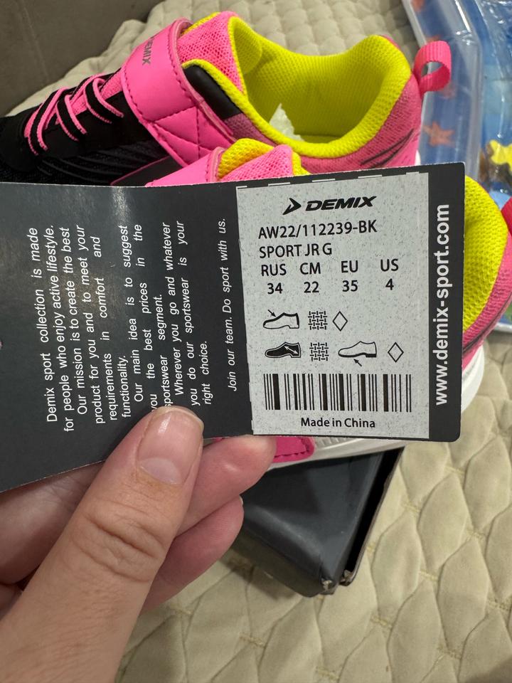 Продам кроссовки для девочки Demix
