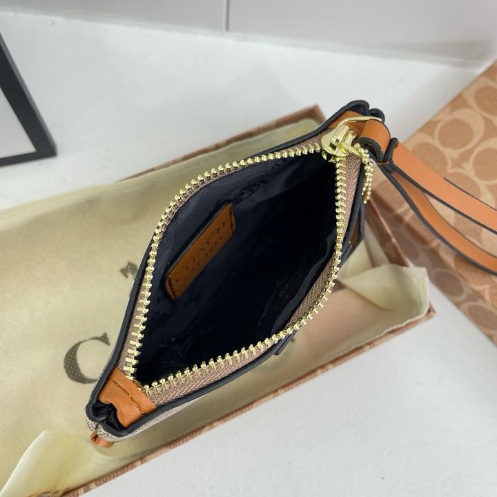Клатч Coach Wristlet