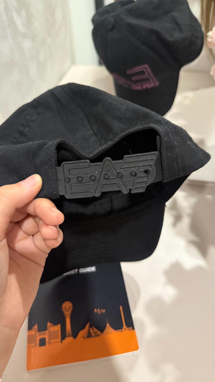 Чёрная кепка Emporio Armani