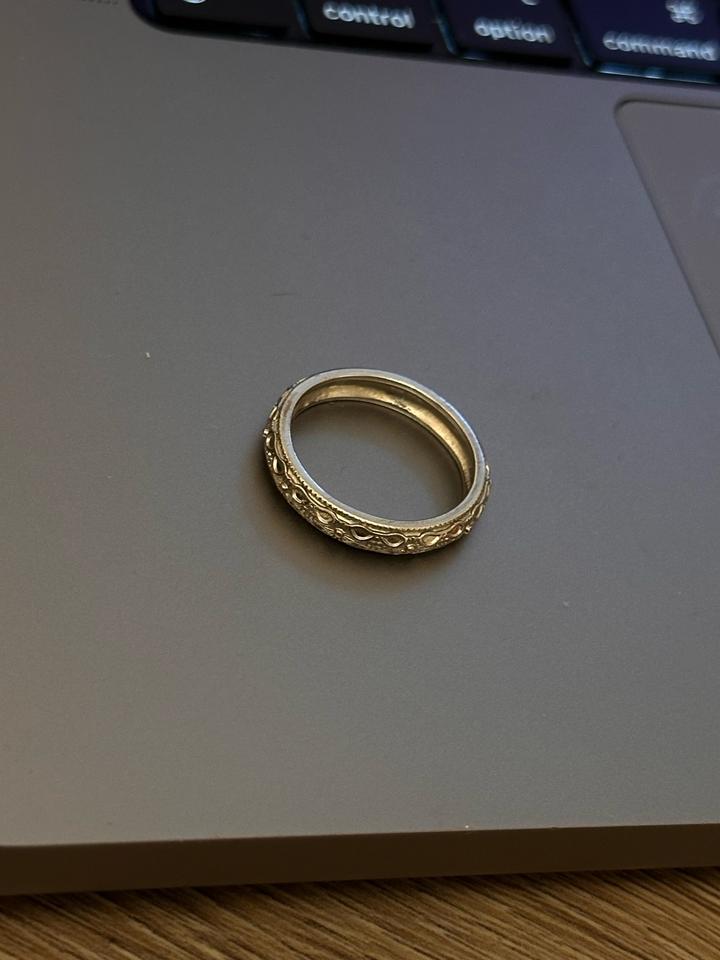 Серебряное кольцо
