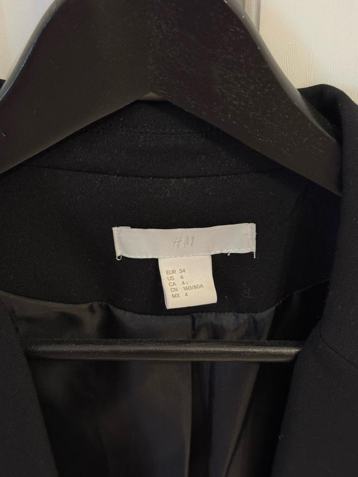 Черный пиджак H&M
