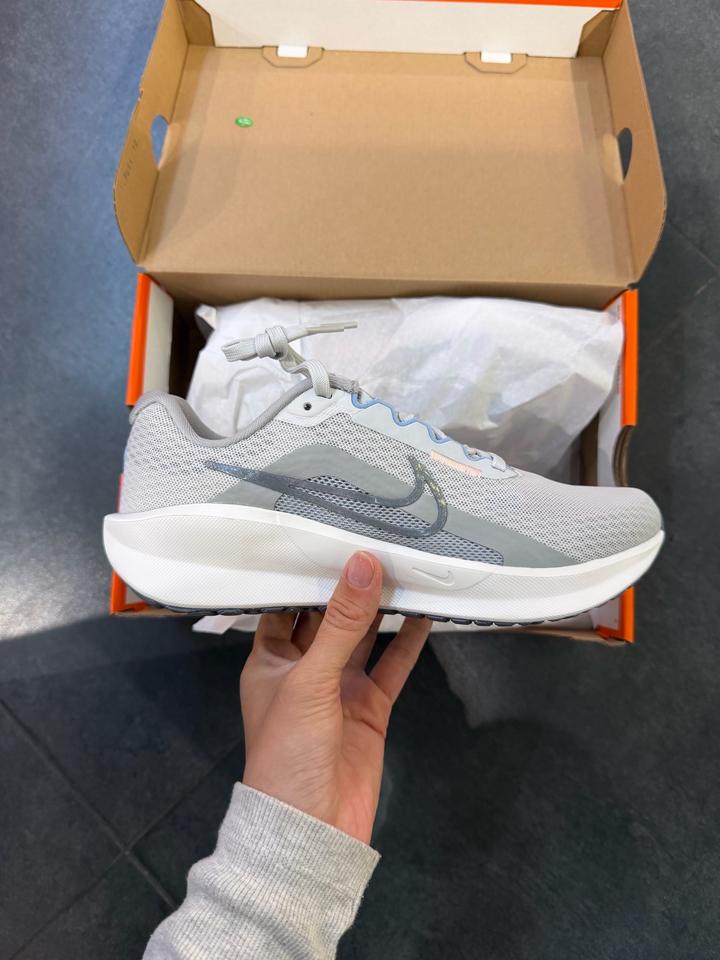 Женские кроссовки Nike