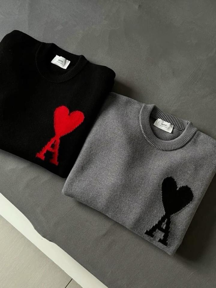 серый свитер ami