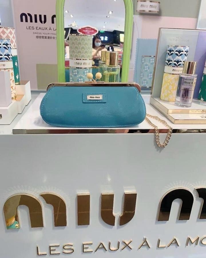 Косметичка клатч MiuMiu Parfums