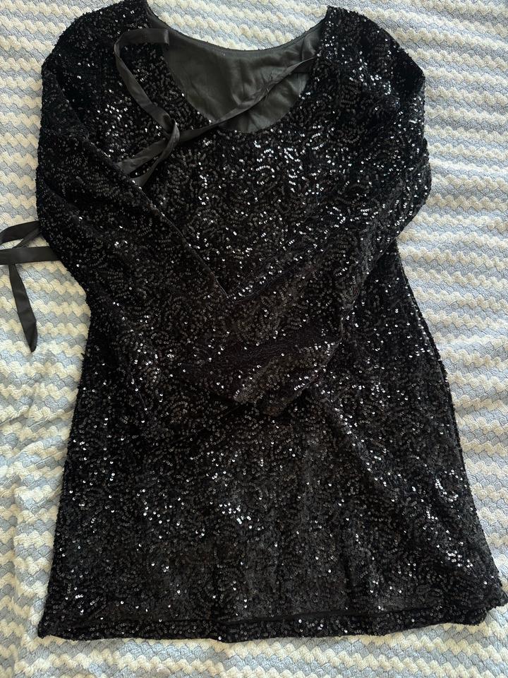 Платье с паетками
