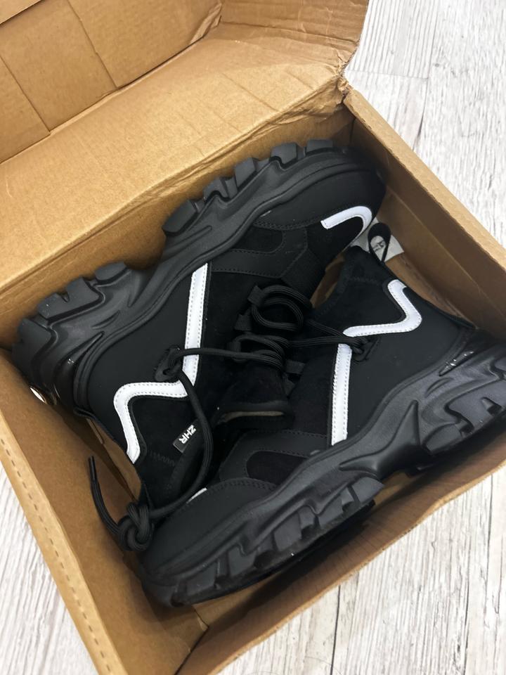 Кросовки женские