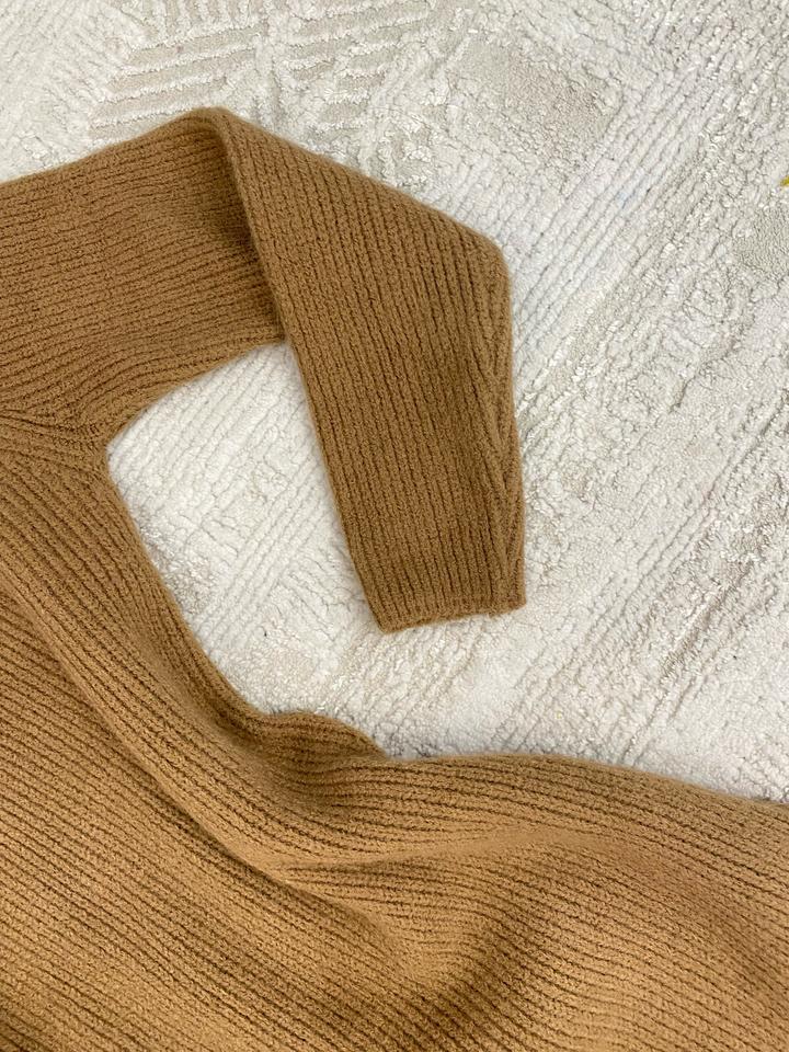 Платье шерстяное (ниже колен), очень стильное, зима/весна/осень.