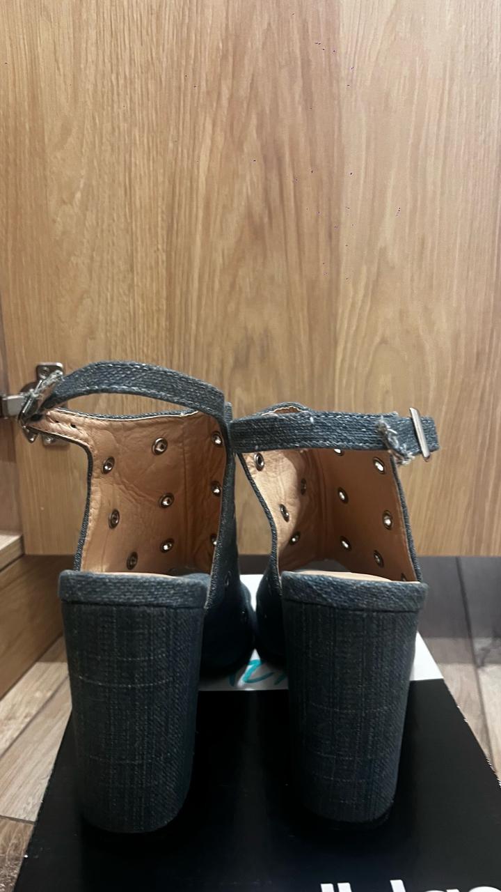 Продам босоножки