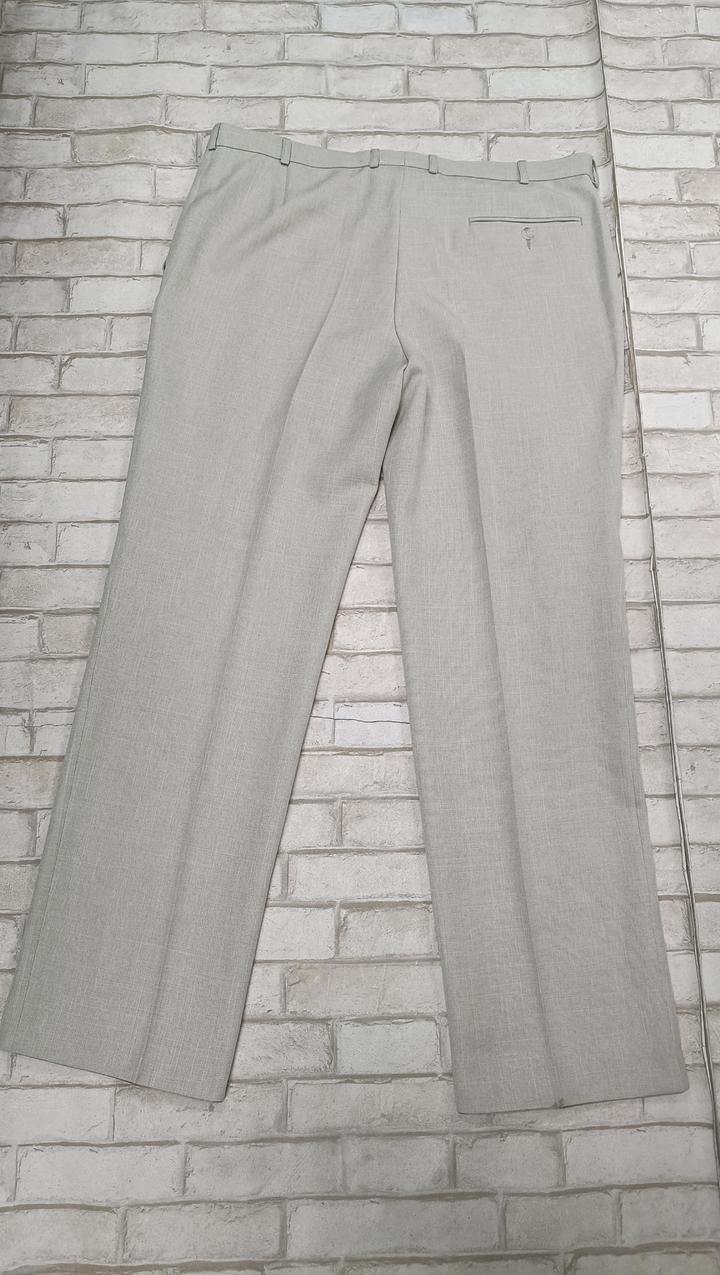 Мужской костюм двойка светлого цвета