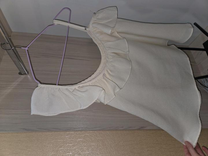 Блузка молочного цвета из льна