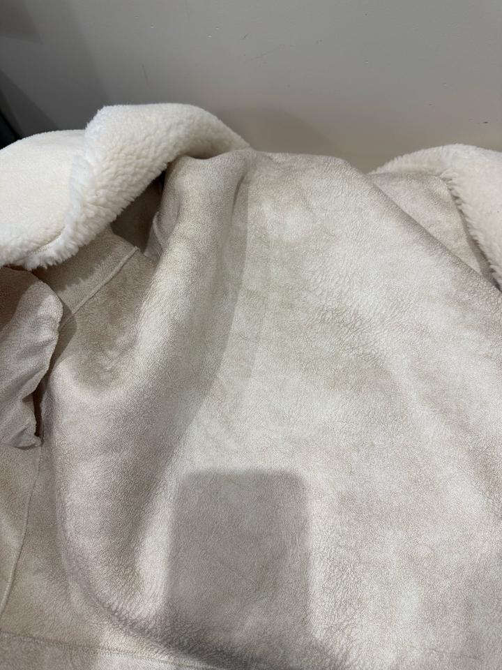 Белая дубленка меховая