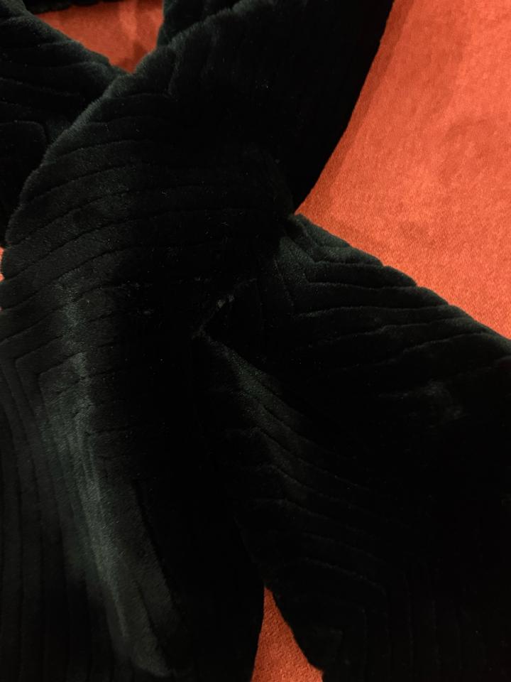 Черный шарф