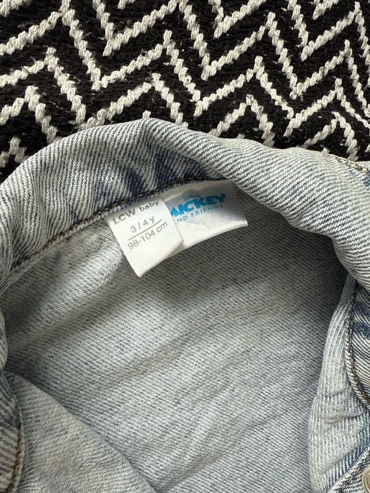 Джинсовая куртка