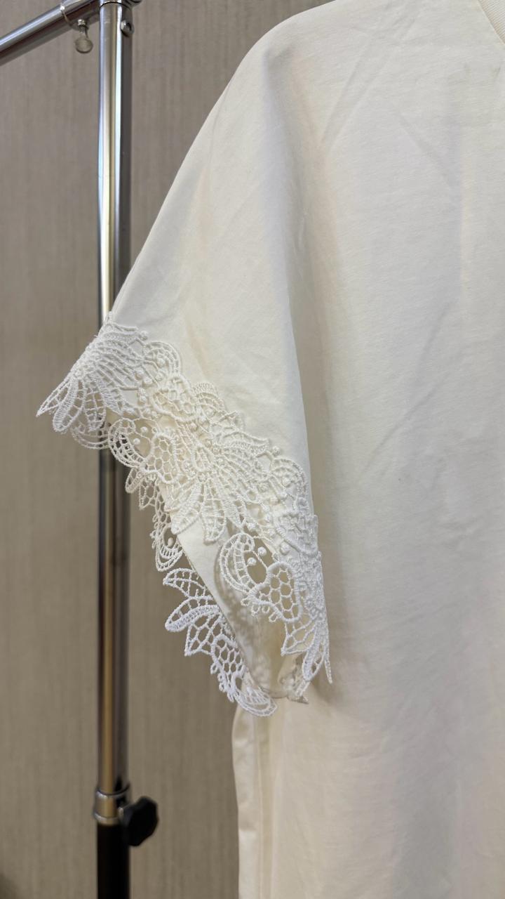 Белая футболка