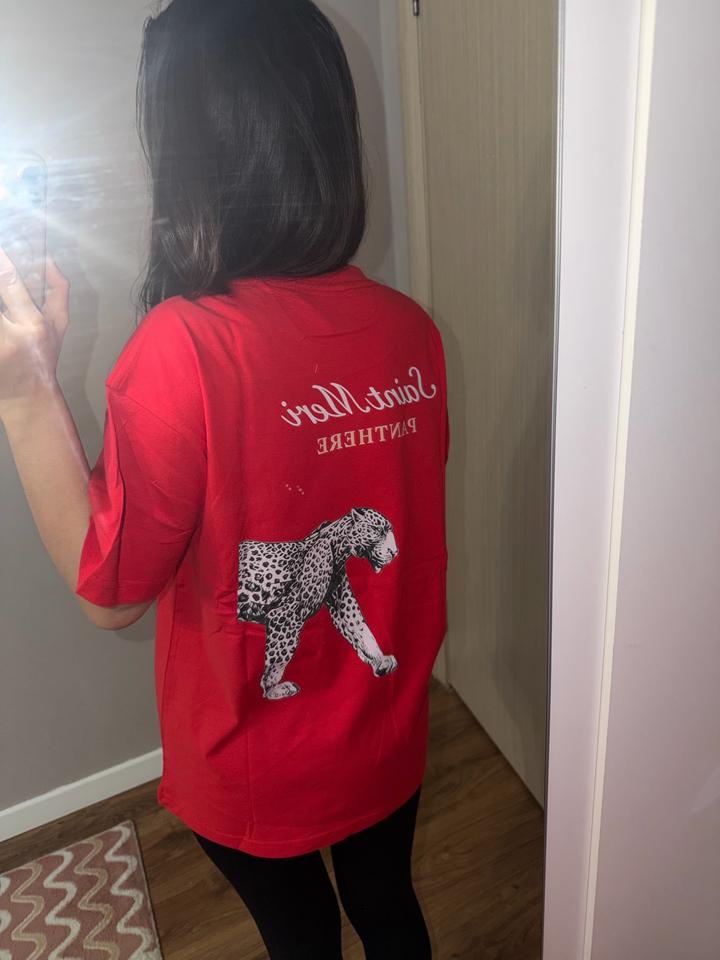 Красная футболка