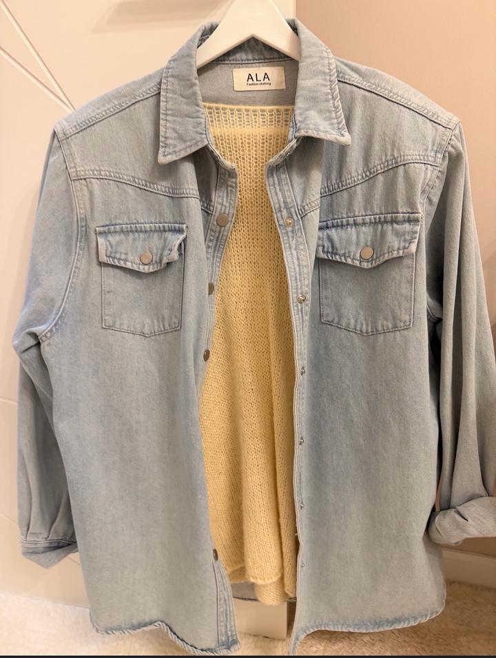 Джинсовая рубашка женская