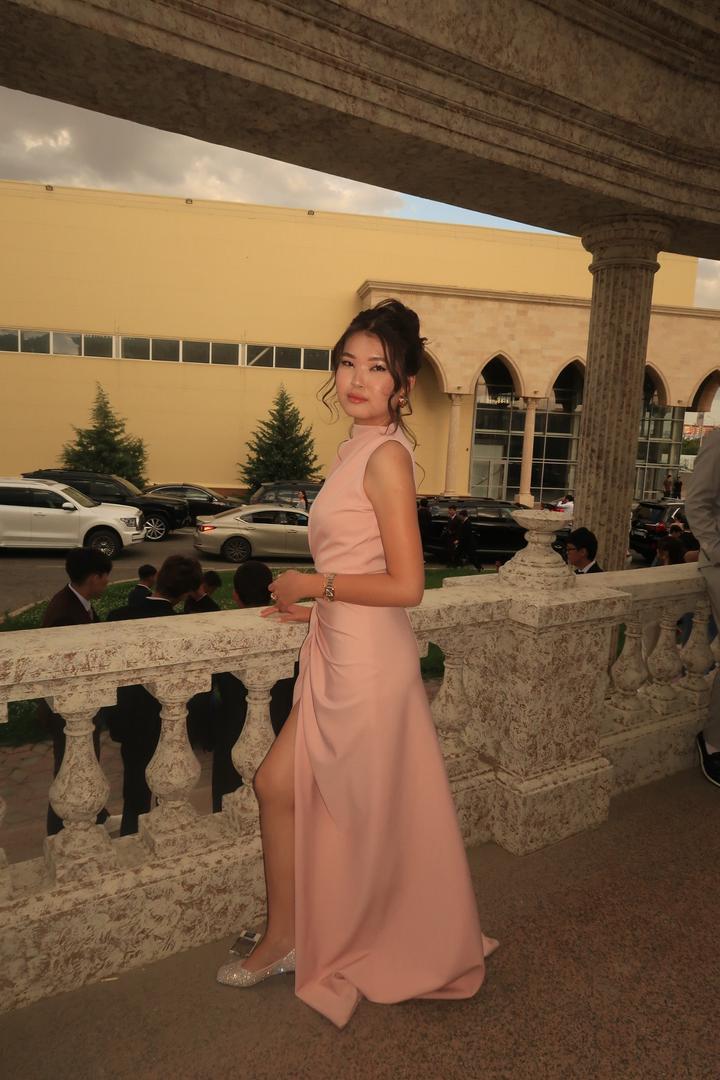 Элегантное вечернее платье