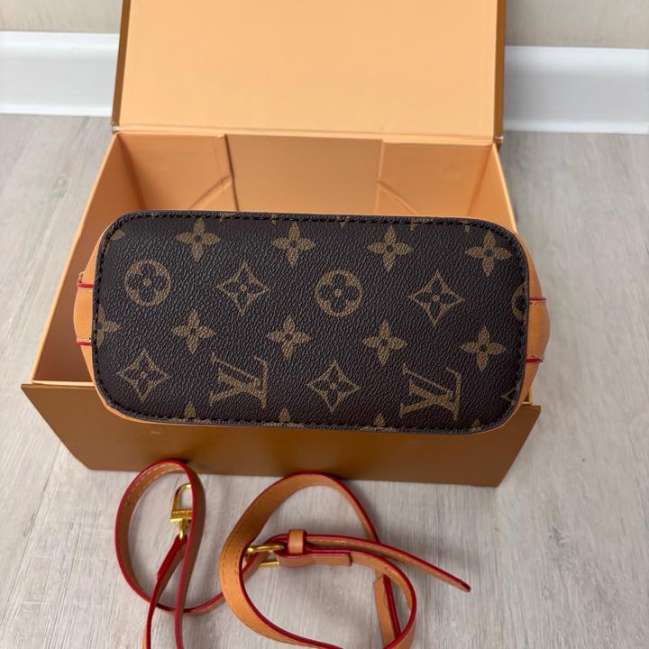 Сумка от бренда Louis Vuitton Alma