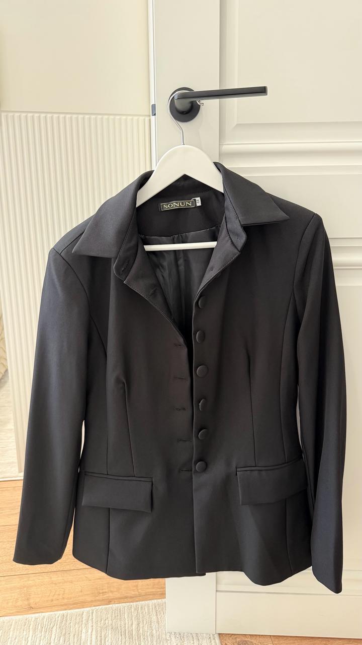 Черные приталенный пиджак