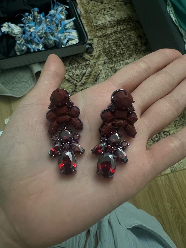Серьги бордового цвета