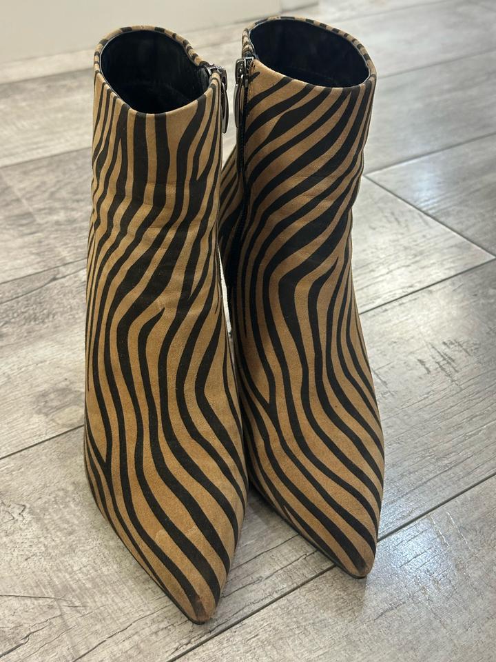 Замшевые ботильоны Leo