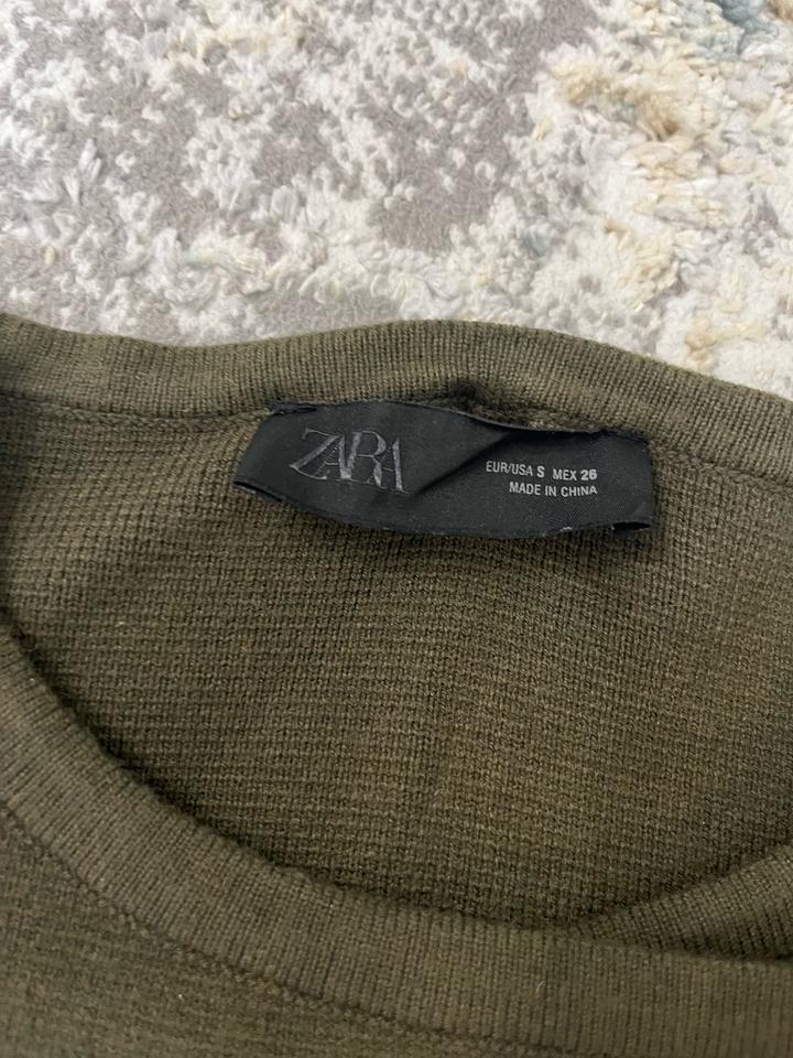 Женский кардиган от ZARA.