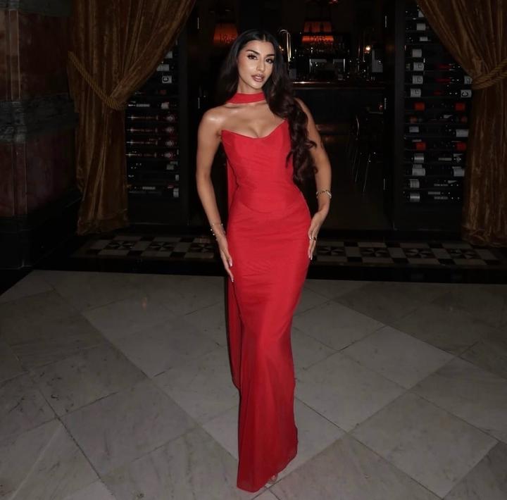 Красное платье