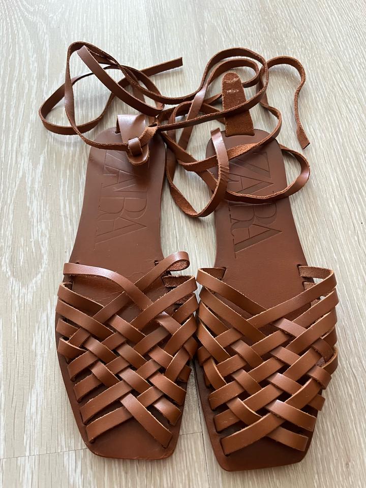 Плетеные сандалии Zara