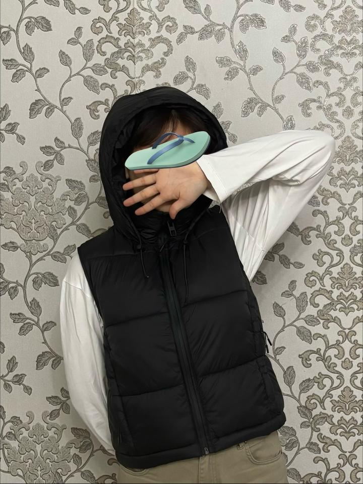 Черная безрукавка Zara