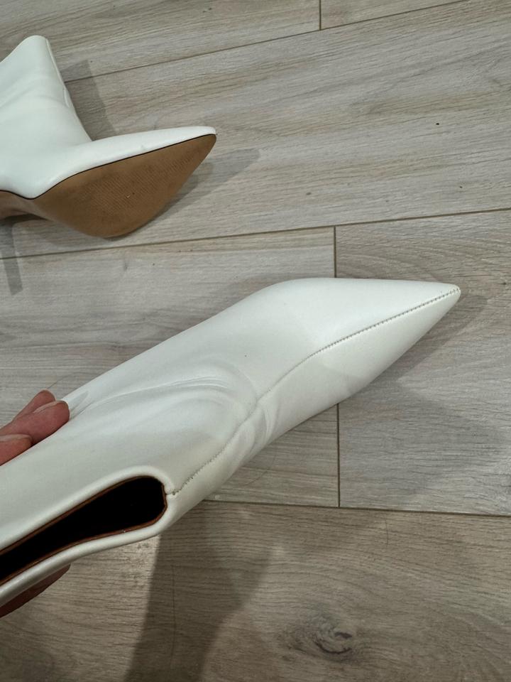 Ботильоны белые