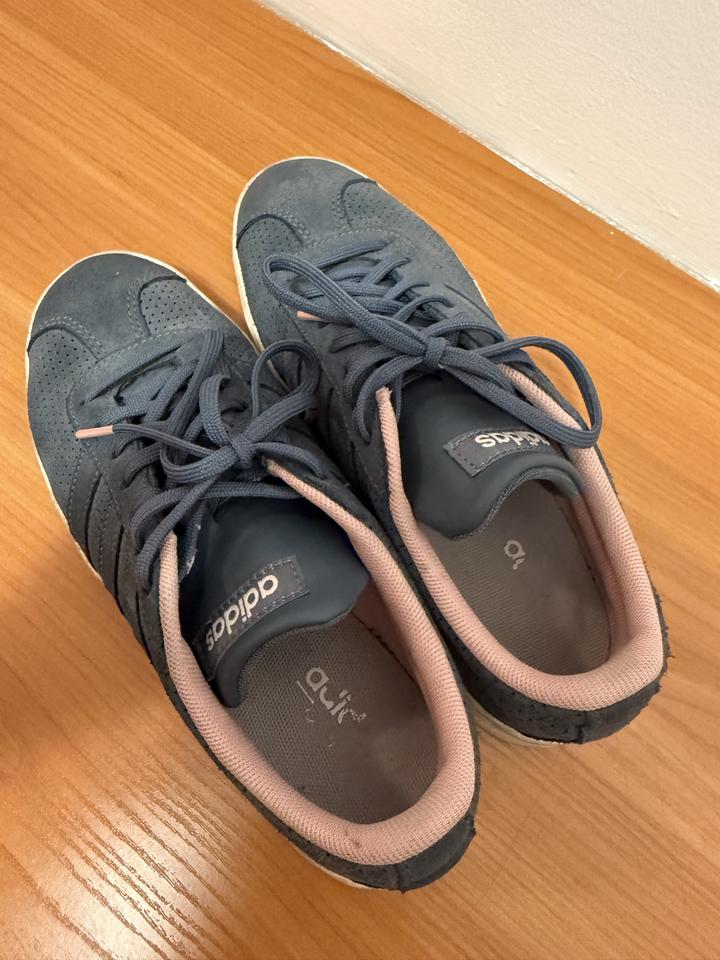 Кроссовки Adidas