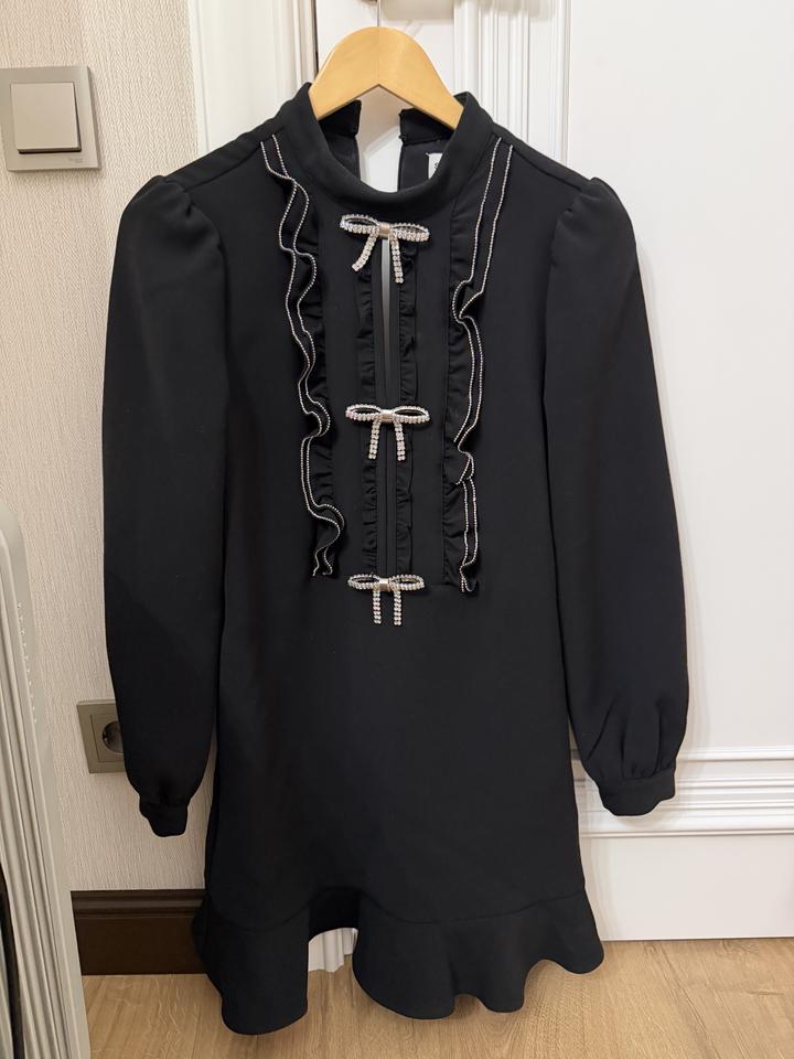 Чёрное платье Self-portrait