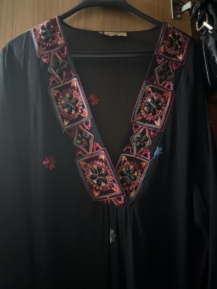 Платья