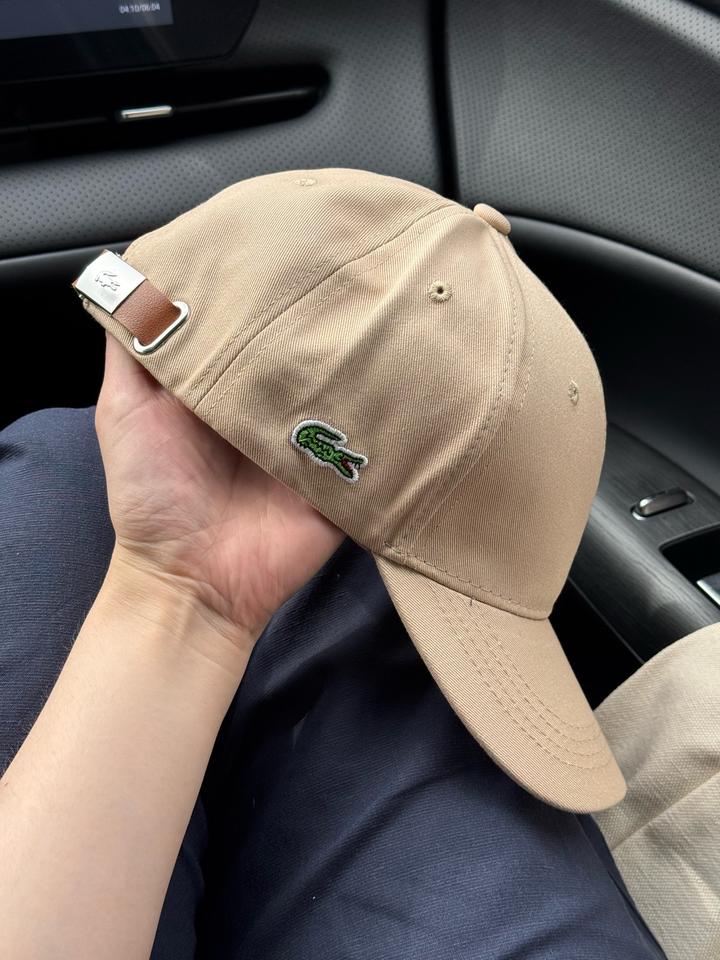 Базовая бежевая кепка Lacoste