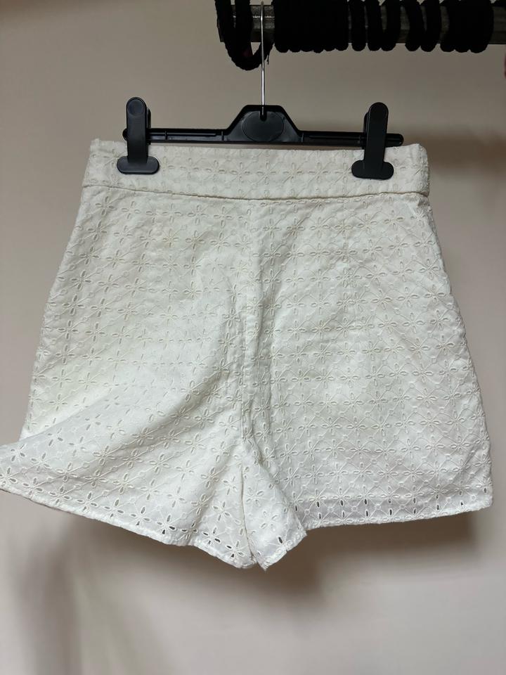 Белые ажурные шорты Zara в стиле boho chic