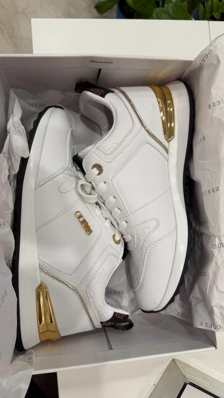 Кроссовки Guess