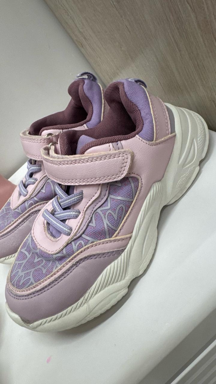 Кроссовки и сандали